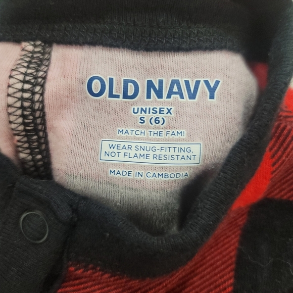 ♥️5 For $25 OLD NAVY Red and Black Plaid Kids Onesie Pajama size S 6 - Picture 3 of 5